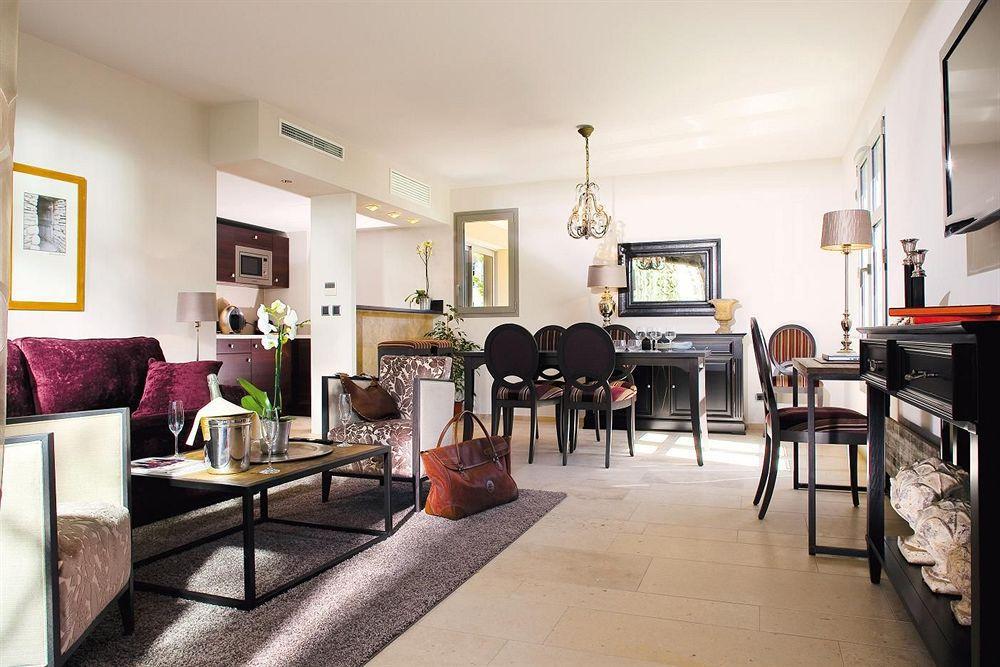Residence Hoteliere 4 Etoiles Les Mas Du Grand Vallon Mougins Ruang foto